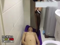 【女王】强大气场的黑丝女王狗笼皮鞭抽打调教-mp4[00:14:53]